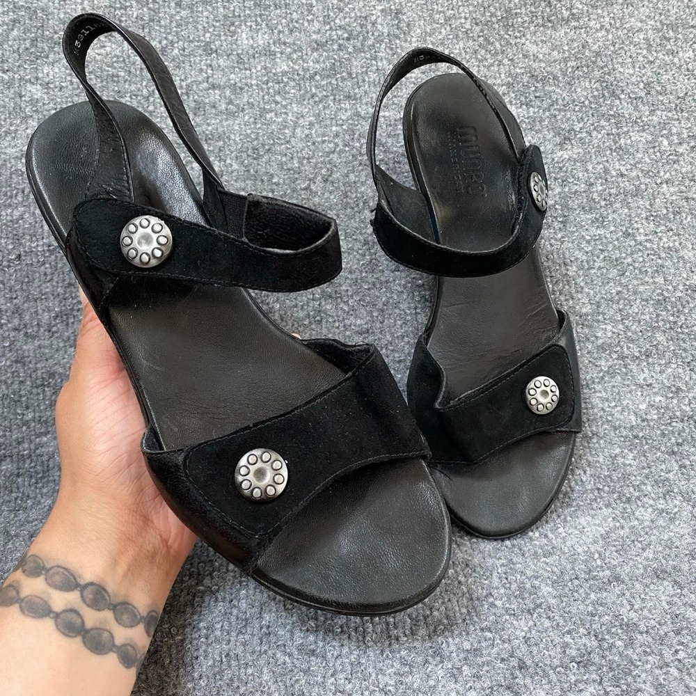 MUNRO BLACK SUEDE STRAPPY SILVER STUDS HEELS SANDALS Y2K SUMMER SPRING PARISIAN